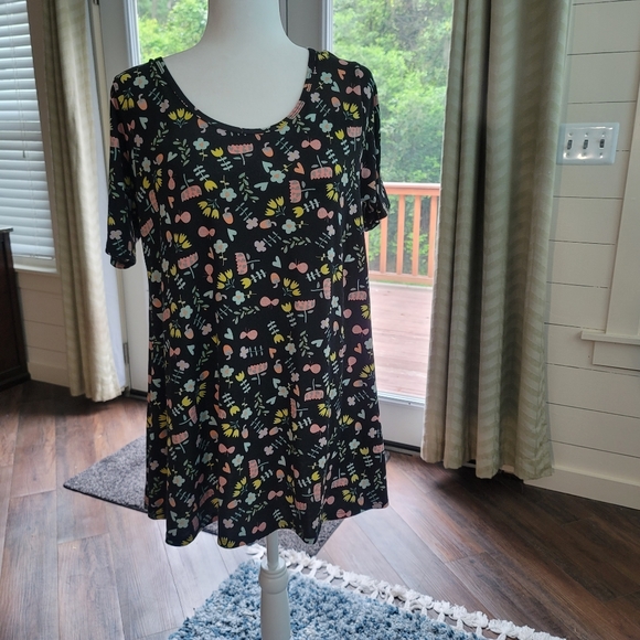 Lularoe - Picture 1 of 7